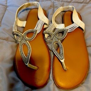 Torrid white sandals 9.5W